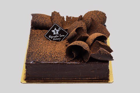 BLACK FOREST CAKE - Công Ty Cổ Phần Dịch Vụ Thương Mại Sản Xuất SHT - Nguyễn Sơn Bakery